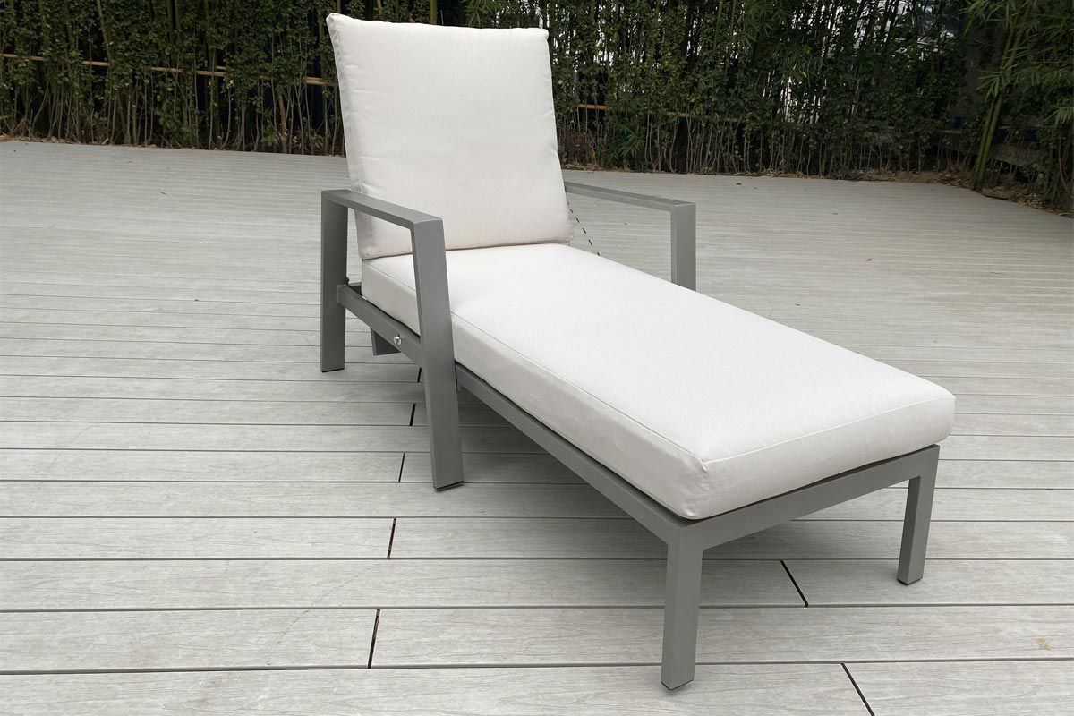 Chaise longue Triest avec rembourrage & dossier réglable en aluminium - Couleur : gris aluminium, longueur : 1570 mm, largeur : 800 mm, hauteur : 900 mm, hauteur de la chaise longue : 400 mm